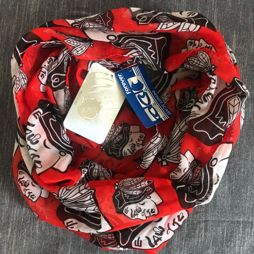 Forever Collectibles Infinity Scarf Wrap NHL Chicago Blackhawks With Tags